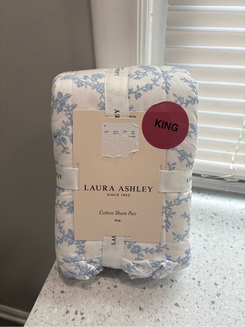 NWT Set of 2 The Laura Ashley Victoria Blue Floral Pillow Shams- King Size